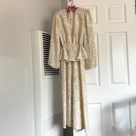 Floral V-Neck Mini Dress with Balloon Sleeves - Picture 4 of 5